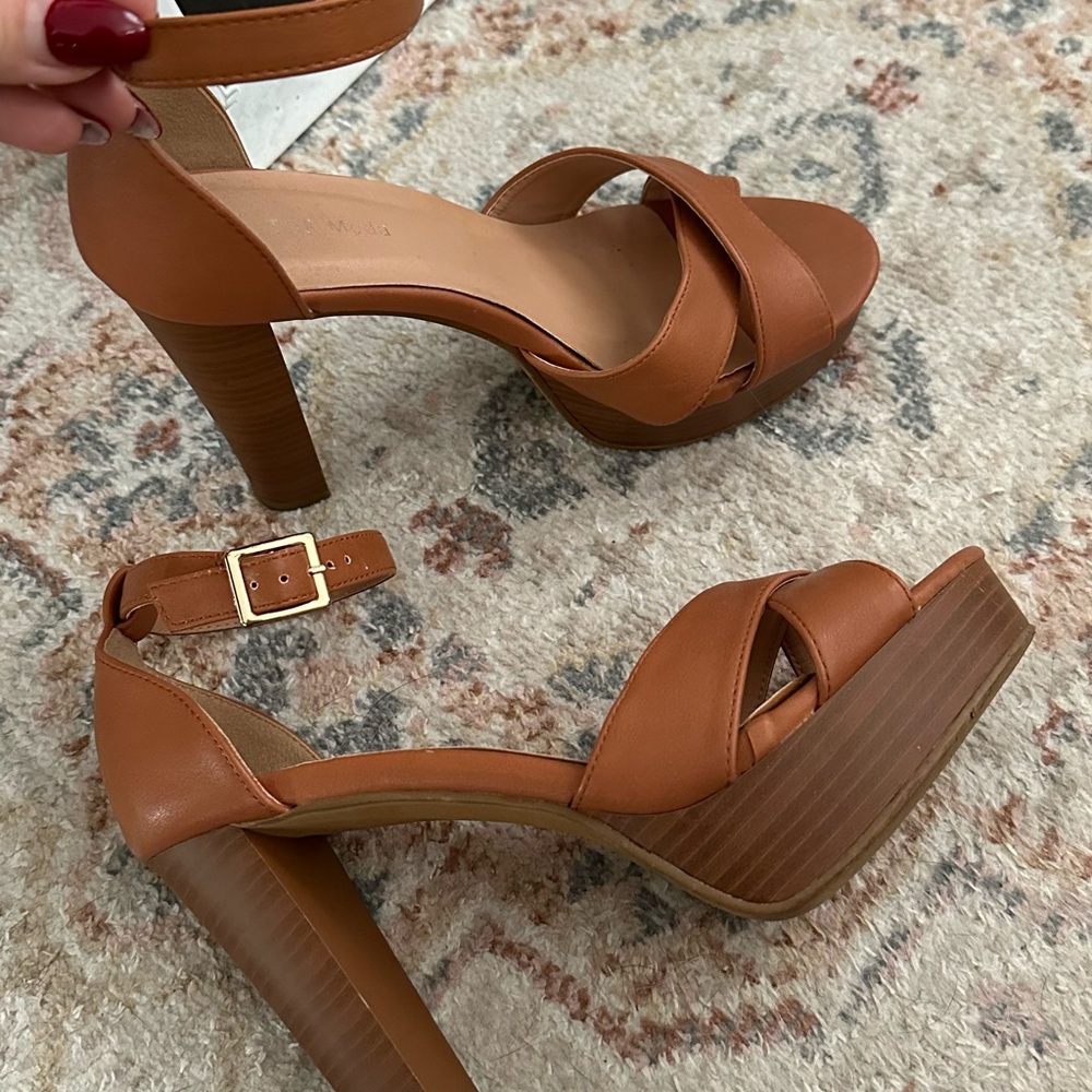 TOP Moda Tan Strappy Heels